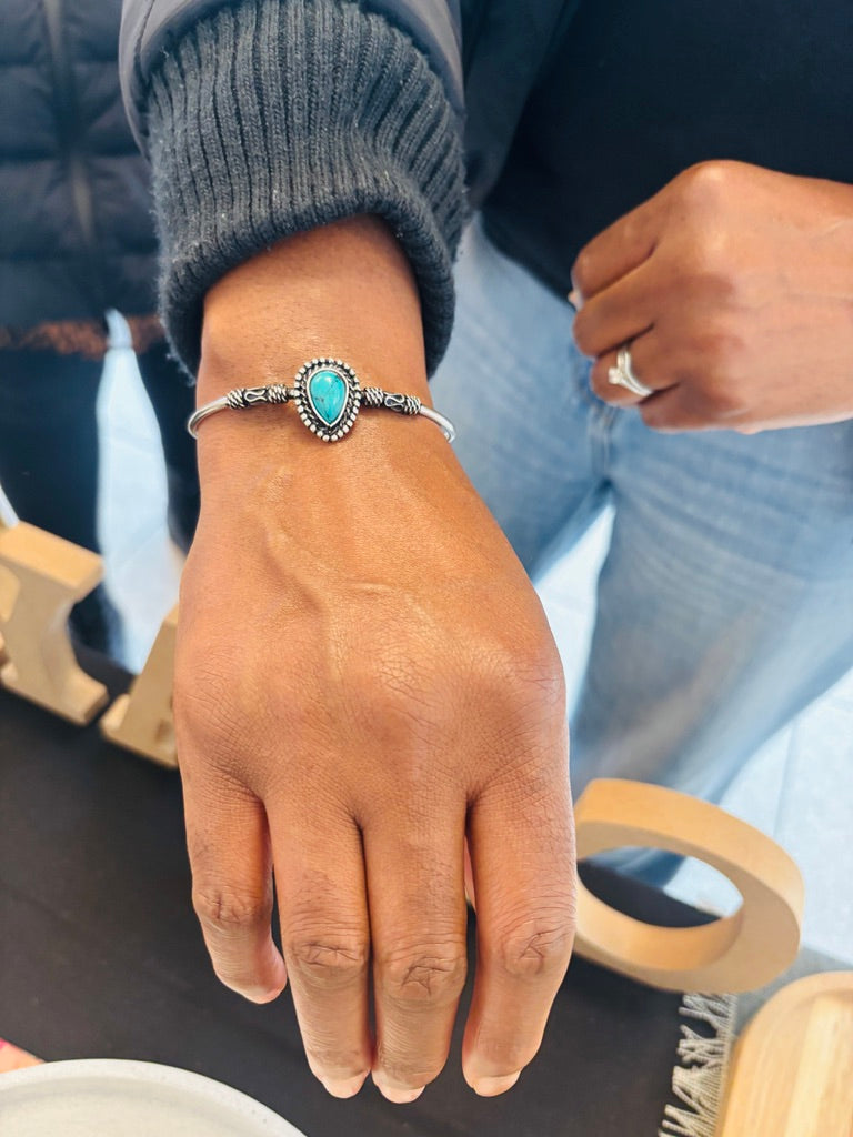 MAXIMALIST Blue Drop Bracelet