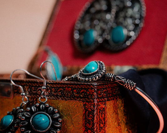 MAXIMALIST Blue Drop Bracelet